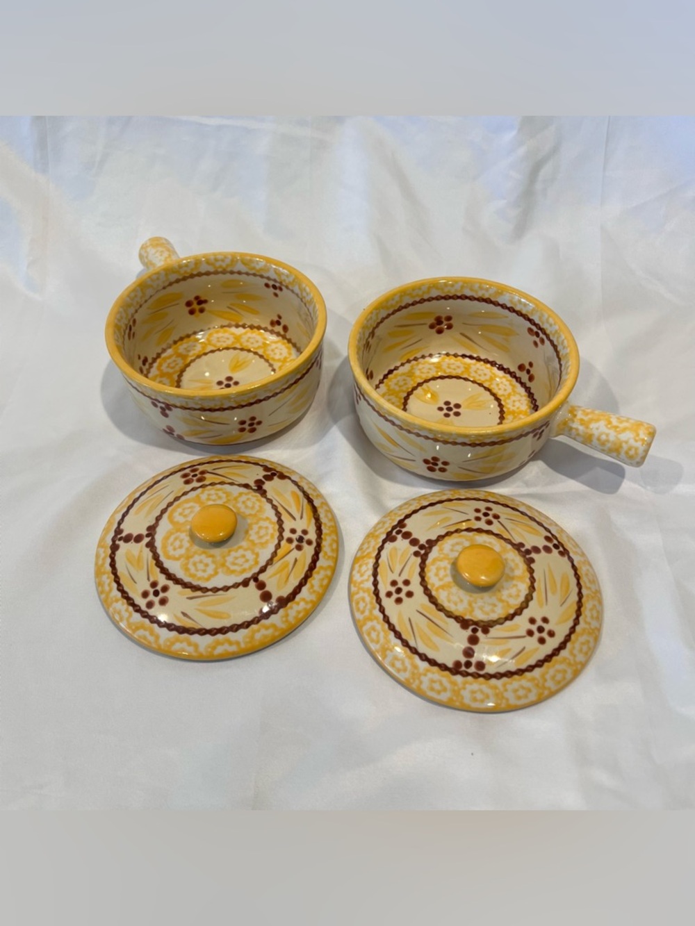 Temp-tations by Tara Old World Soup Crock Bowls Set of 2 w/ Lids Yellow Floral